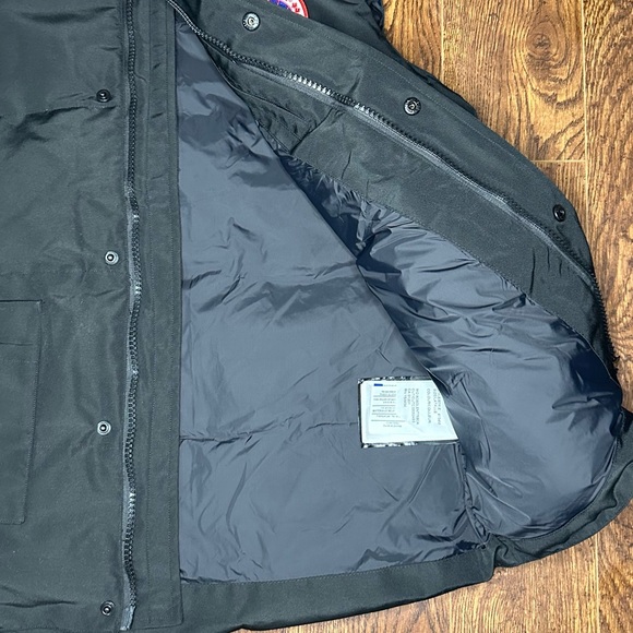 Canada goose jacket Size: XL BRAND NEW LIQUIDATION - Picture 2 of 11